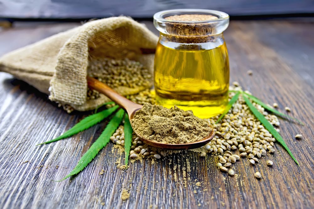 Come l'olio di semi di canapa sta cambiando in meglio i prodotti per la cura della pelle